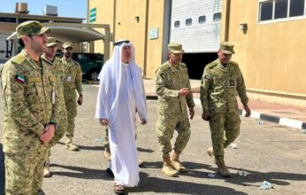 رئيس الحرس الوطني الكويتي يتفقد أحد المواقع التي تعرضت لاستهداف بطائرات مسيرة