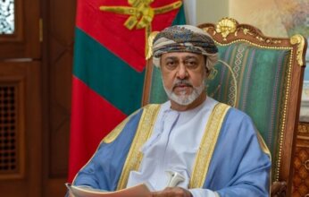 سلطان عمان يبحث مع وزير الخارجية الإيراني مُستجدّات الأوضاع وجهود الوساطة