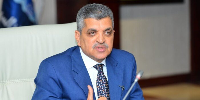 السيطرة على حريق بصال خدمات في قناة السويس وإنقاذ الطاقم بالكامل السيطرة على حريق بصال خدمات في قناة السويس وإنقاذ الطاقم بالكامل