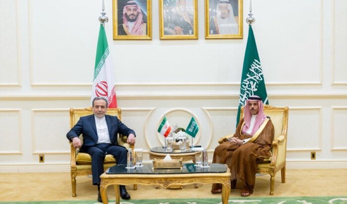 وزيرا خارجية إيران والسعودية بحثا «هاتفياً» المحادثات الإيرانية الأميريكة وزيرا خارجية إيران والسعودية بحثا «هاتفياً» المحادثات الإيرانية الأميريكة