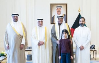 ولي عهد الكويت يستقبل أسر شهداء الواجب في الدفاع والداخلية وأسرة الشهيدة الطفلة الإيرانية