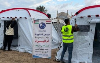 سيدة يمنية تقود مبادرة إنسانية عالمية من أمريكا.. دعم يتجاوز 7 ملايين مستفيد