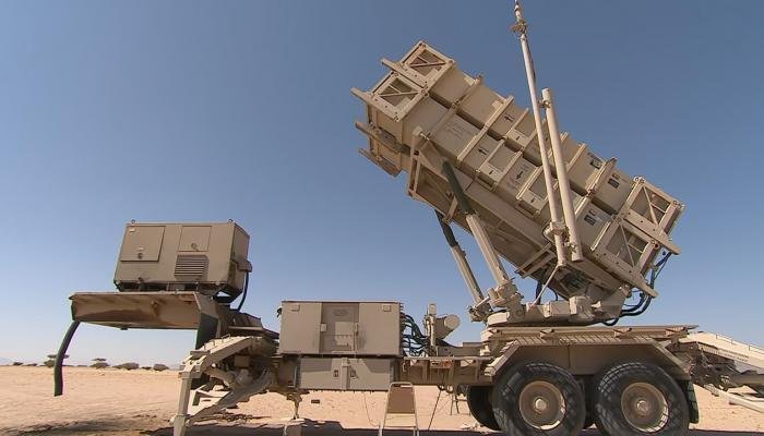 الدفاعات الجوية الإماراتية تعلن التعامل مع 17 صاروخا باليستيا و35 طائرة مسيرة الدفاعات الجوية الإماراتية تعلن التعامل مع 17 صاروخا باليستيا و35 طائرة مسيرة
