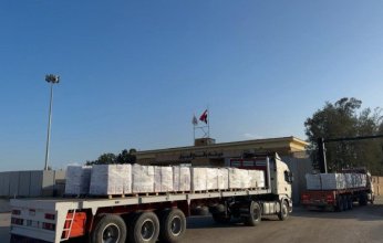 الهلال الأحمر المصري:177 ألف قطعة ملابس شتوية عبر قافلة «زاد العزة» الـ172 لغزة