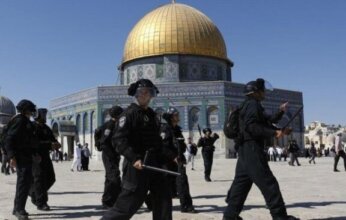 مستعمرون يقتحمون المسجد الأقصى بحماية مشددة من قوات الاحتلال الإسرائيلي