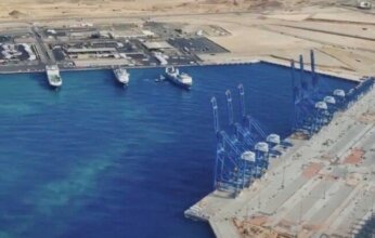 ميناء نيوم يطلق ممراً لوجستياً متكاملاً وينفّذ أولى الشحنات إلى الكويت والإمارات