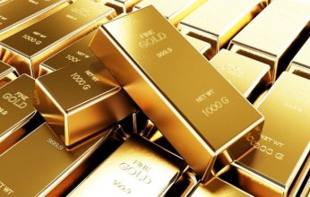 الذهب يرتفع إلى أعلى مستوى في أسبوعين بدعم من تراجع الدولار وترقب تطورات الحرب