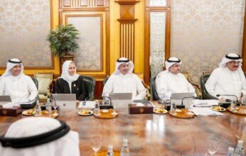 مجلس الوزراء الكويتي يقرر عودة الدراسة الحضورية لطلبة المرحلة الثانوية ورفع نسب العمل إلى 100%