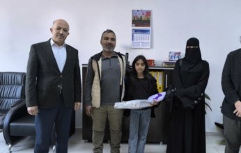 تركيا تكرم طفلة سورية عثرت على حقيبة مليئة بالمال وسلمتها للشرطة