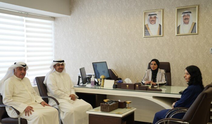 الكويت.. وزيرة الشؤون تبحث مع مديرة «هيئة الإعاقة» تطوير العمل المؤسسي الكويت.. وزيرة الشؤون تبحث مع مديرة «هيئة الإعاقة» تطوير العمل المؤسسي