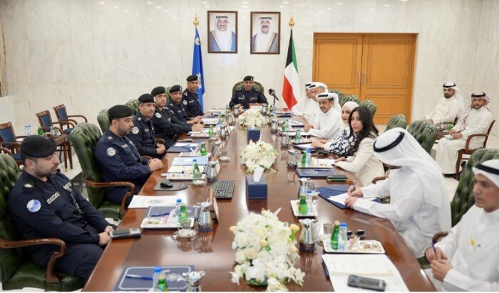 الداخلية الكويتية تبحث اتخاذ إجراءات تنظيمية لتسهيل عمل وكلاء السيارات وتسريع المعاملات المرورية الداخلية الكويتية تبحث اتخاذ إجراءات تنظيمية لتسهيل عمل وكلاء السيارات وتسريع المعاملات المرورية