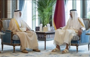 أمير قطر يستقبل وزير الخارجية الكويتي في الدوحة