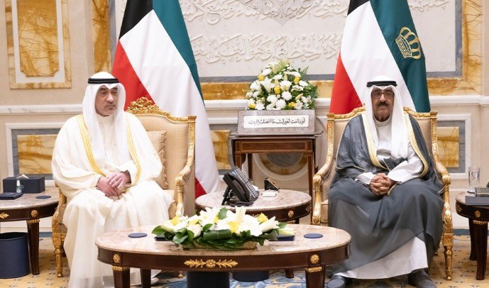 أمير الكويت يستقبل أسر شهداء الواجب من الدفاع والداخلية وأسرة الشهيدة الطفلة الإيرانية أمير الكويت يستقبل أسر شهداء الواجب من الدفاع والداخلية وأسرة الشهيدة الطفلة الإيرانية