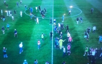 اقتحام ملعب وأعمال شغب.. تفاصيل تأخر انطلاق مباراة أولمبيك آسفي واتحاد العاصمة