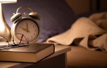 بعد الستين.. النوم يتحول إلى “دواء العمر الطويل” وتحذيرات من قلة الساعات