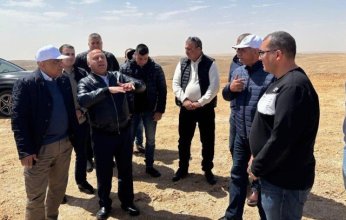 وزيرا النقل والكهرباء في جولة بجبل الجلالة لمتابعة مشروع الرياح