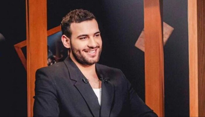 مسلم يوضح حقيقة إطلالته المثيرة للجدل: “ده ستايلي مش تشبه” مسلم يوضح حقيقة إطلالته المثيرة للجدل: “ده ستايلي مش تشبه”