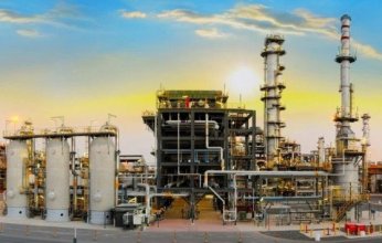 الإمارات تعلن مقتل شخص وإصابة أربعة إثر سقوط شظايا صاروخية على منشآت حبشان للغاز