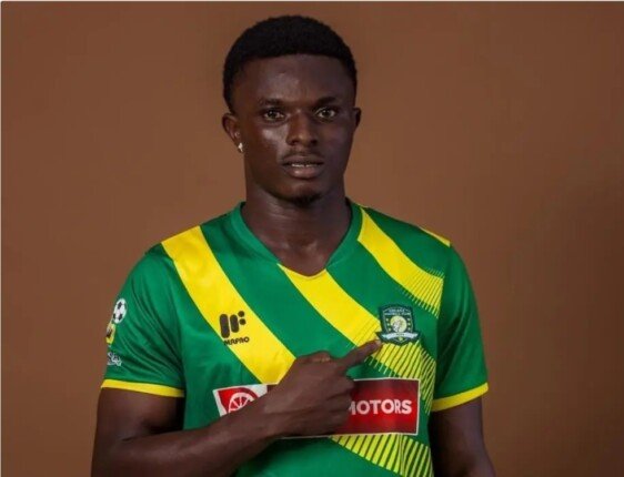 مقتل لاعب بيريكوم تشيلسي في هجوم مسلح على حافلة فريقه مقتل لاعب بيريكوم تشيلسي في هجوم مسلح على حافلة فريقه
