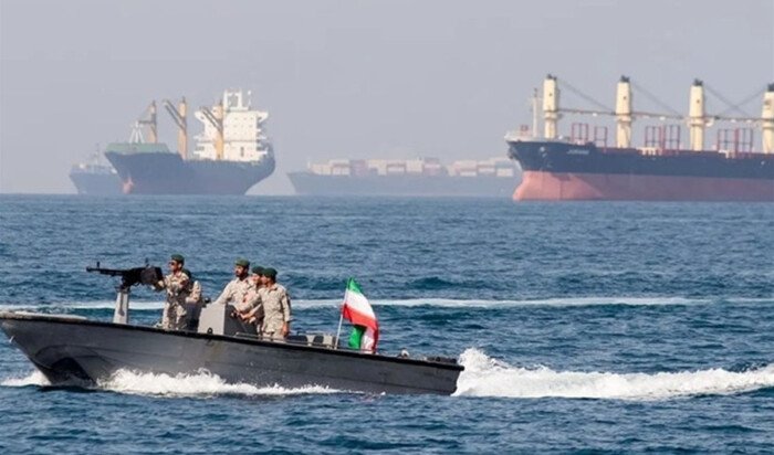الحرس الثوري يعلن احتجاز سفينتين ونقلهما إلى السواحل الإيرانية الحرس الثوري يعلن احتجاز سفينتين ونقلهما إلى السواحل الإيرانية
