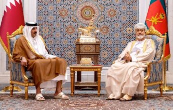 سلطان عُمان وأمير قطر يؤكدان ضرورة تسوية شاملة للأزمة الإقليمية وتعزيز أمن الملاحة في مضيق هرمز