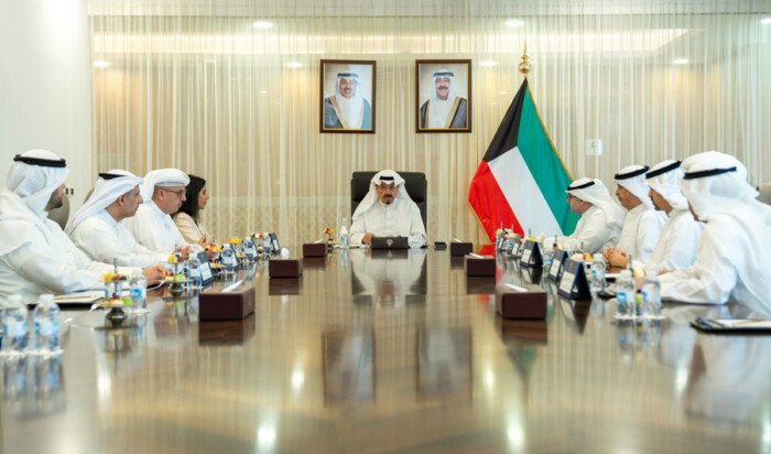 رئيس الوزراء الكويتي يترأس اجتماعاً لبحث سُبل تطوير البنية التحتية واللوجستية رئيس الوزراء الكويتي يترأس اجتماعاً لبحث سُبل تطوير البنية التحتية واللوجستية
