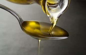 دراسة جديدة تكشف فوائد إدخال زيت الزيتون البكر ضمن النظام الغذائي للنساء الحوامل