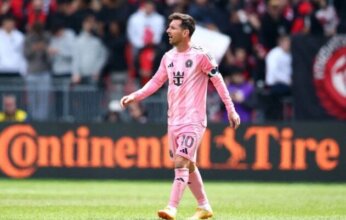 ميسي يهنىء برشلونة بعد التتويج بالدورى الإسباني