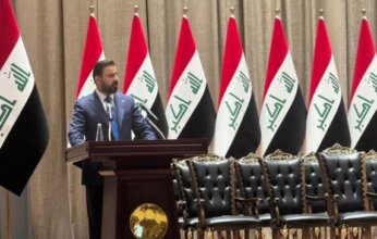 رئيس الوزراء العراقي يؤدي اليمين الدستورية بعد نيل حكومته ثقة البرلمان