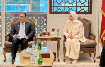 الكويت: وزيرة الشؤون تبحث مع البنك الدولي تعزيز التعاون وتكشف عن برنامج حكومي لحماية الأسرة