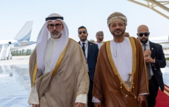 الكويت.. وزير الخارجية يبحث هاتفياً مع نظيره العُماني تطورات الأحداث في المنطقة