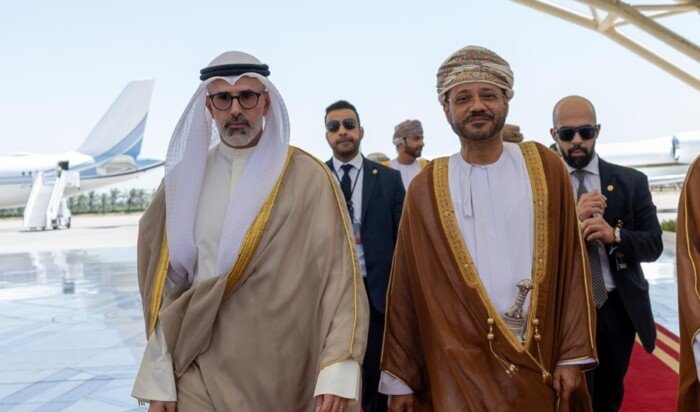 الكويت.. وزير الخارجية يبحث هاتفياً مع نظيره العُماني تطورات الأحداث في المنطقة الكويت.. وزير الخارجية يبحث هاتفياً مع نظيره العُماني تطورات الأحداث في المنطقة