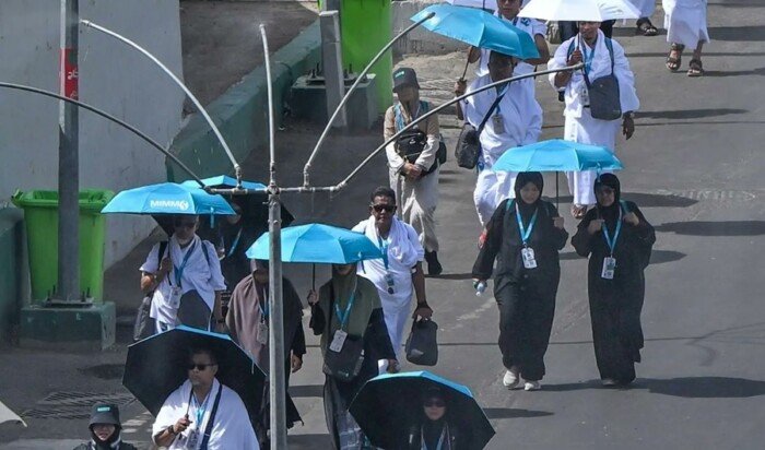ضيوف الرحمن يتوافدون إلى مشعر منى لقضاء يوم التروية وسط أجواء إيمانية ضيوف الرحمن يتوافدون إلى مشعر منى لقضاء يوم التروية وسط أجواء إيمانية