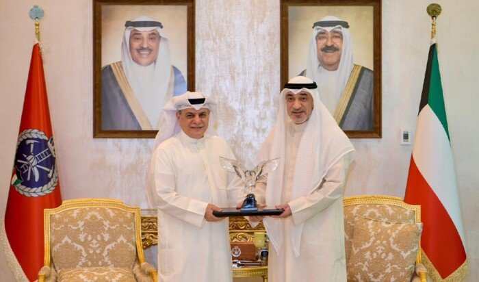 الكويت.. وزير الداخلية يشيد بتضحيات وجهود رجال الإطفاء في أداء واجبهم الوطني الكويت.. وزير الداخلية يشيد بتضحيات وجهود رجال الإطفاء في أداء واجبهم الوطني