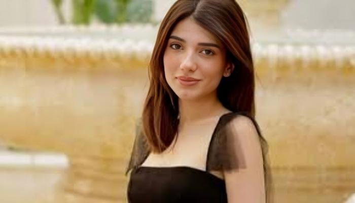 نارين بيوتي تشعل السوشيال ميديا برقصة كردية على أنغام «هرا كولي» نارين بيوتي تشعل السوشيال ميديا برقصة كردية على أنغام «هرا كولي»