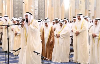 ولي عهد الكويت يؤدي صلاة عيد الأضحى المبارك في مسجد الدولة الكبير