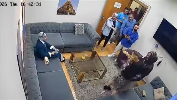 إصابة الفنانة مروة عبد المنعم بعد تعرضها لهجوم أسد أثناء تصوير برنامج إصابة الفنانة مروة عبد المنعم بعد تعرضها لهجوم أسد أثناء تصوير برنامج