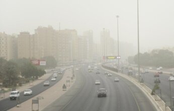 «الأرصاد الكويتية»: رياح مغبرة تخفض الرؤية لأقل من 1000 متر وفرصة أمطار