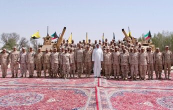وزير الدفاع الكويتي يتفقد مواقع عسكرية ويشيد بيقظة القوات المسلحة وجاهزيتها