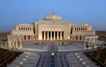 مصر: مشروع قانون جديد لحماية الأطفال من مخاطر الإنترنت وحظر المراهنات الرقمية