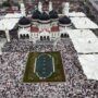 العيد يوحد العالم الإسلامي.. مشاهد روحانية واحتفالات مبهجة من مكة إلى عواصم العالم 4 khaligyoun46089 1