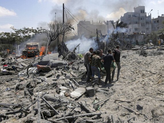 استشهاد فلسطيني وإصابة آخرين في قصف إسرائيلي استهدف سيارة غرب غزة استشهاد فلسطيني وإصابة آخرين في قصف إسرائيلي استهدف سيارة غرب غزة