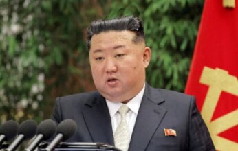 الرئيس الكوري الشمالي: توسيع نطاق التدريبات العملية ‌لتعكس ⁠التغيّرات في الوسائل الحربية الحديثة