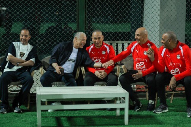 بحضور أبوريدة.. منتخب مصر يخوض تدريبه الثاني استعداداً لكأس العالم بحضور أبوريدة.. منتخب مصر يخوض تدريبه الثاني استعداداً لكأس العالم