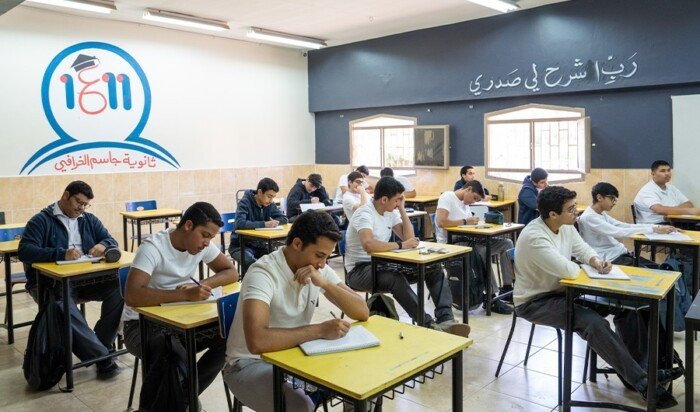 الكويت.. طلبة الثانوية العامة يستأنفون دراستهم حضورياً بعد انقطاع دام شهرين الكويت.. طلبة الثانوية العامة يستأنفون دراستهم حضورياً بعد انقطاع دام شهرين