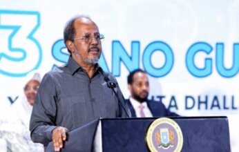 الصومال يعلن بدء تطبيق الدستور الجديد بشكل رسمي وتغيير نظام الحكم من البرلماني إلى الرئاسي