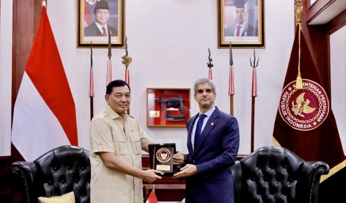 الكويت وإندونيسيا تؤكدان تعزيز التعاون الدفاعي وتحذران من تداعيات التوترات الإقليمية الكويت وإندونيسيا تؤكدان تعزيز التعاون الدفاعي وتحذران من تداعيات التوترات الإقليمية