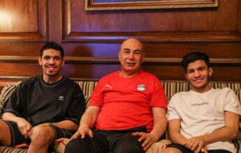حسام حسن يستقبل محمد حمدي وإسلام عيسى في معسكر المنتخب