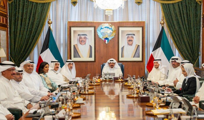 مجلس الوزراء الكويتي: رفع الجاهزية إلى أعلى مستوى لضمان سلامة المواطنين والمقيمين مجلس الوزراء الكويتي: رفع الجاهزية إلى أعلى مستوى لضمان سلامة المواطنين والمقيمين