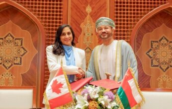 عُمان وكندا تؤكدان أهمية خفض التصعيد وضمان حرية الملاحة في مضيق هرمز